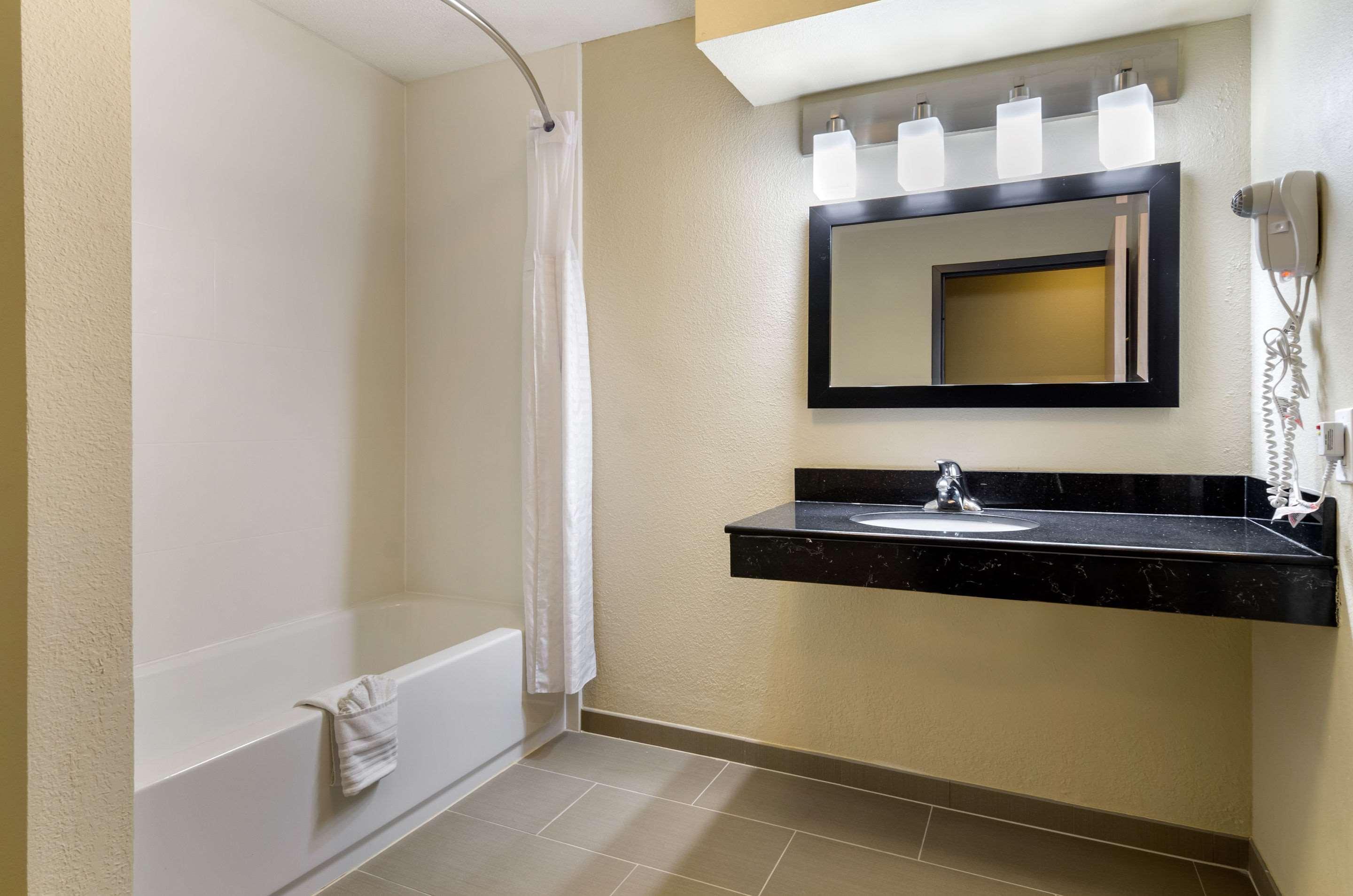 Comfort Inn & Suites Kansas City - Northeast Εξωτερικό φωτογραφία