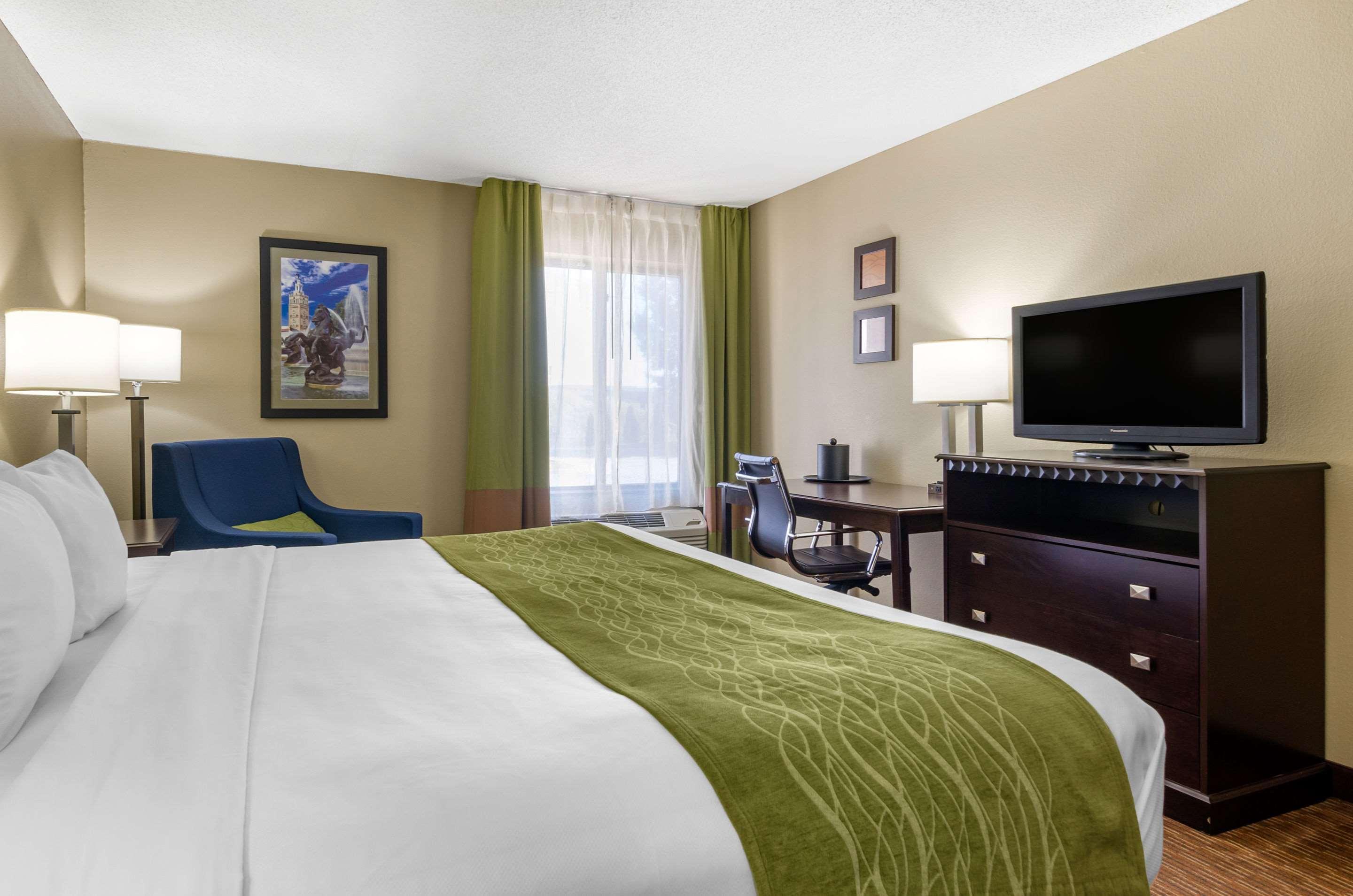 Comfort Inn & Suites Kansas City - Northeast Εξωτερικό φωτογραφία